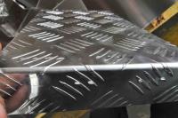 Piegatura lamiera striata in alluminio