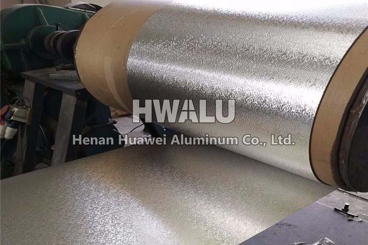 Bobina de aluminio revestida en relieve