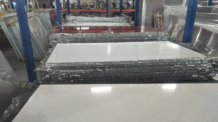 Aluminiowa płyta ścienna o strukturze plastra miodu